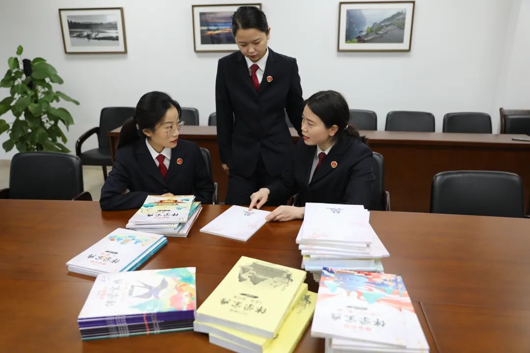 【检察日报】重庆九龙坡：网络下载教学视频，改头换面做成盗版书