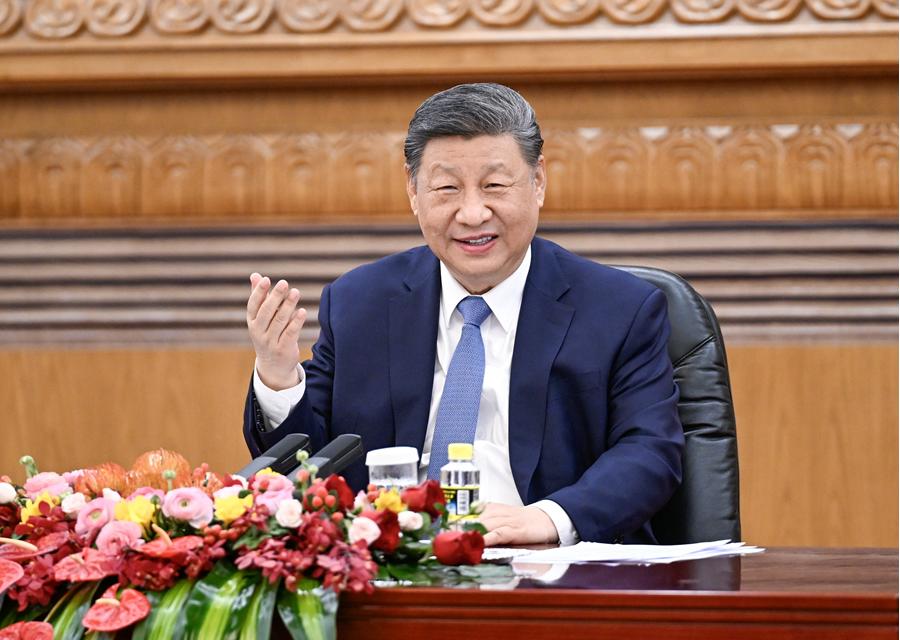 习近平会见国际工商界代表